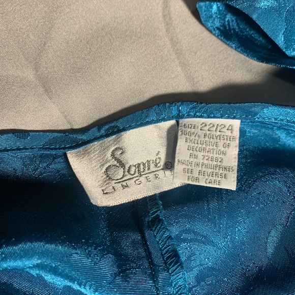 Lingerie - Picture 1 of 5